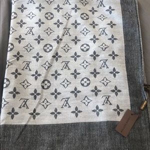 Louis Vuitton monogram divide scarf - with tags